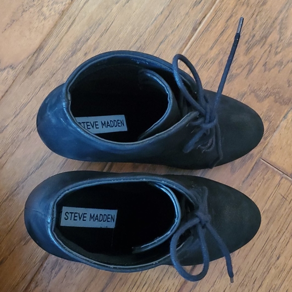 Steve Madden Black Suede Lace up Ankle boots - Picture 6 of 6